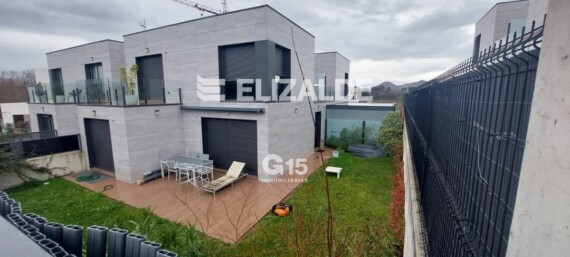 HERMOSA VILLA, CON TERRAZA, JARDIN, EN ATOTXA ERREKA