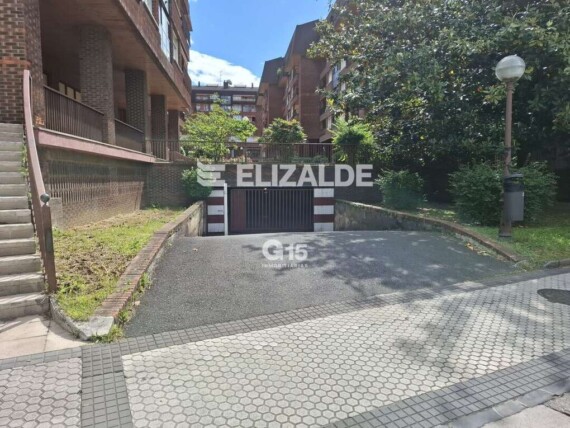 Se vende plaza de garaje en la zona de Urbarte