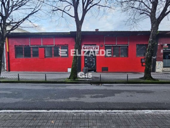 LOCAL COMERCIAL, ALMACÉN  (antiguo GIMNASIO)  junto al POLIDEPORTIVO