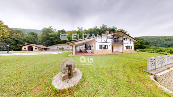 HERMOSA CASA UNIFAMILIAR CON TERRENO, PISCINA, VISTAS....