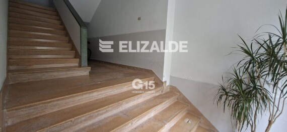 PISO PARA REFORMAR TODO EXTERIOR Y CON BALCÓN
